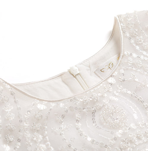 Round neckline and concealed back zipper detail