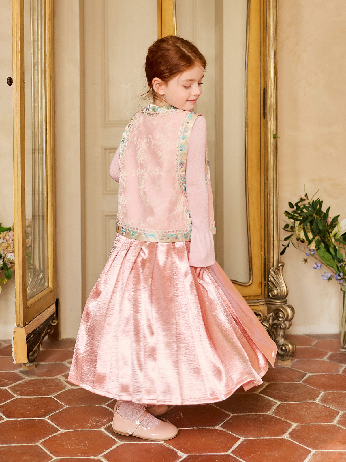 Movement view of the satin pleated skirt