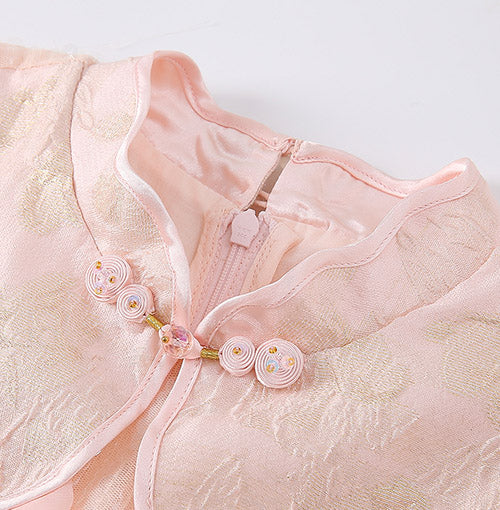 Mandarin collar and knot button detail