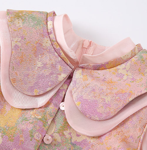 Double cloud collar detail